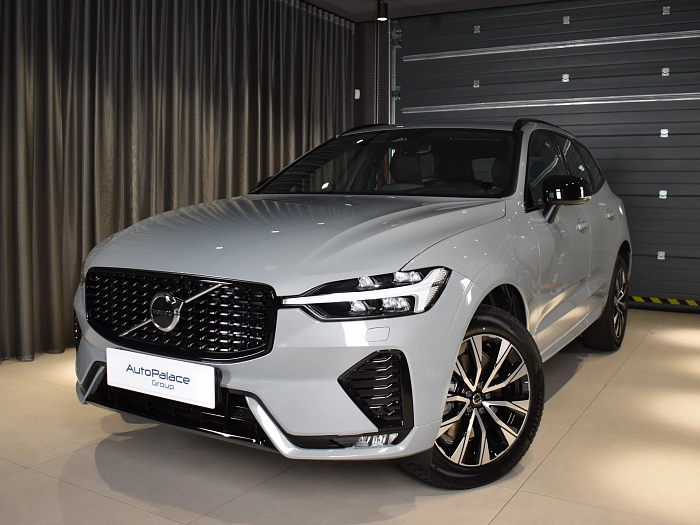 Volvo XC60 B5 AWD benzin Plus Dark Auto 5d 2.0 B5 184 kW automat šedá Vapour Grey