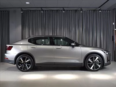 Polestar 2 1,0 AWD Ventilace Pan. 360° H/K 300 kW automat zlatá metalíza