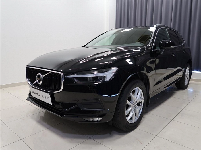 Volvo XC60 2,0 B4 AWD AUT Momentum Pro 145 kW automat černá