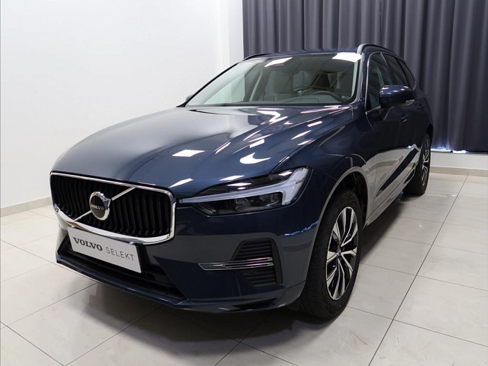 Volvo XC60 2,0 B4 FWD CORE 145 kW automat tmavě modrá metalíza