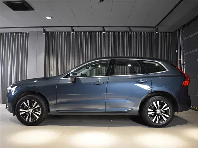 Volvo XC60 2,0 B4 AWD Bezklíč 145 kW automat modrá