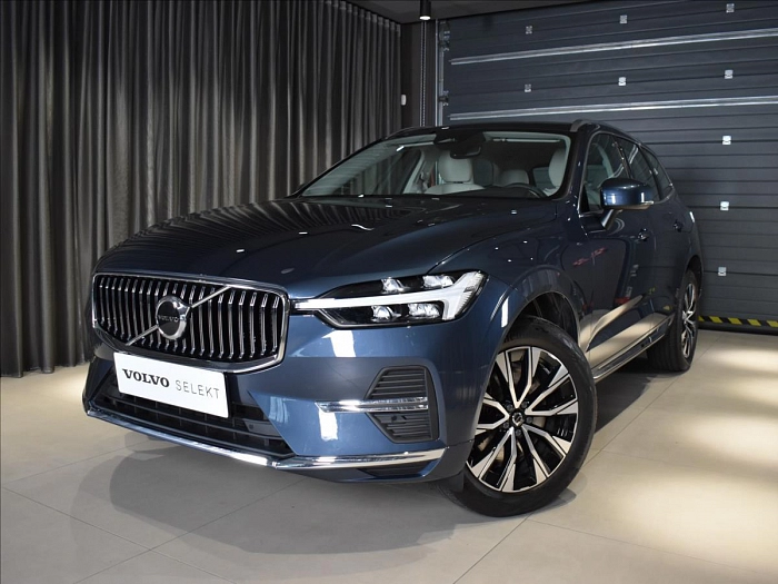 Volvo XC60 2,0 B4 AWD Plus bright Bezklíč 145 kW automat modrá