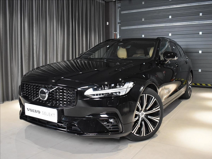 Volvo V90 2,0 B6 AWD ULT DARK Pano,Bowers 220 kW automat černá