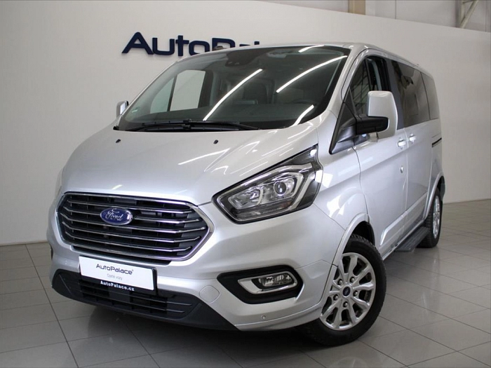 Ford Tourneo Custom 2,0 TDCi Titan.8míst TAŽNÉ ČR 95 kW šedá