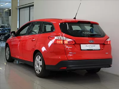 Ford Focus 1,0 EB 92kW Trend+  AKČNÍ CENA 92 kW červená