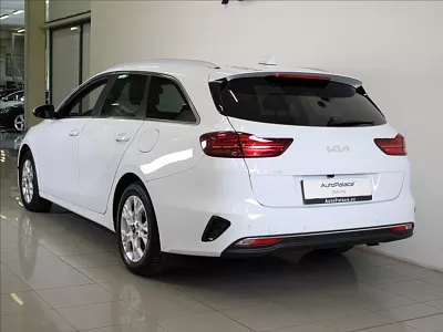 Kia Ceed 1,6 CRDi MHEV 100kW AKČNÍ Cena 100 kW bílá