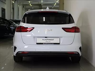 Kia Ceed 1,6 CRDi MHEV 100kW AKČNÍ Cena 100 kW bílá