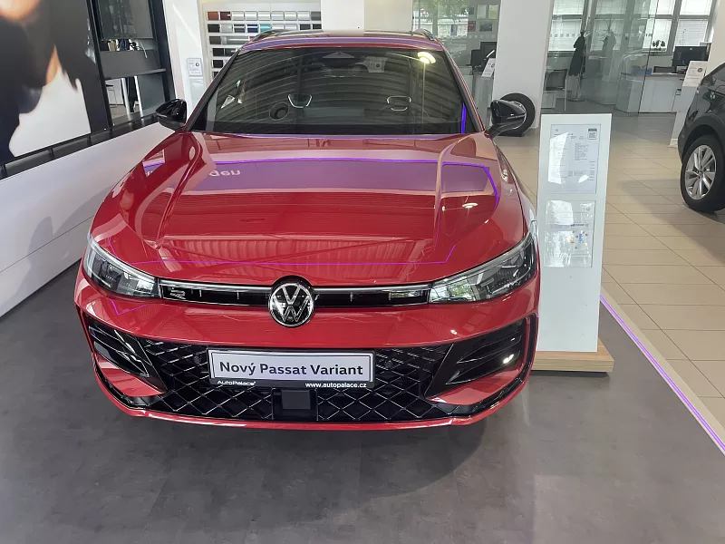 Volkswagen Passat R-Line 2,0 TDI 110 kW 2.0 110 kW automat Červená Chilli metalíza