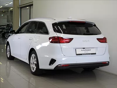 Kia Ceed 1,6 CRDi MHEV 100kW AKČNÍ Cena 100 kW bílá