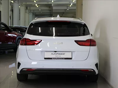 Kia Ceed 1,6 CRDi MHEV 100kW AKČNÍ Cena 100 kW bílá