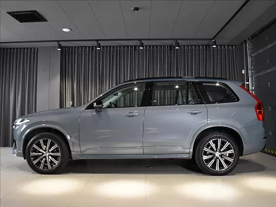 Volvo XC90 2,0 B5 AWD Plus Dark Bezklíč 173 kW automat šedá