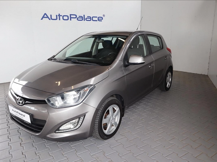 Hyundai i20 1,4 i 74kW Style 73 kW sivá metalíza