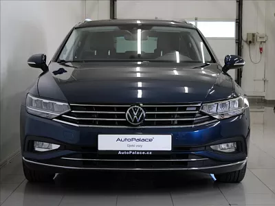 Volkswagen Passat 2,0 TDi DSG Elegance 26tkm.ČR 110 kW automat modrá