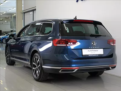 Volkswagen Passat 2,0 TDi DSG Elegance 26tkm.ČR 110 kW automat modrá