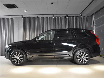 Volvo XC90 2,0 B5 AWD Plus Dark BLIS 173 kW automat černá