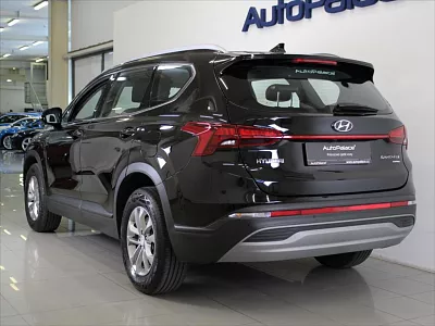 Hyundai Santa Fe 2,2 CRDi Comfort 7-míst 24tkm. 142 kW automat černá
