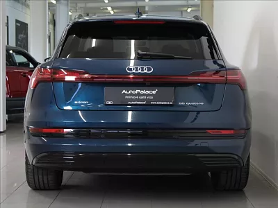 Audi e-tron 0,1 55 300kW Quattro 31tkm.ČR 300 kW automat modrá