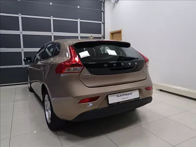 Volvo V40 2,0 T2 Drive-E  Kinetic 90 kW hnědá