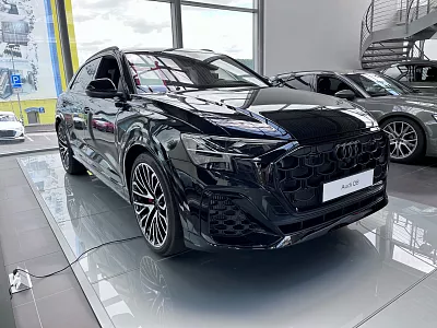 Audi Q8 SUV 60 TFSI e quattro (plug-in hybrid) 3,0 TFSI + elektro 359 kW automat Černá Mythos