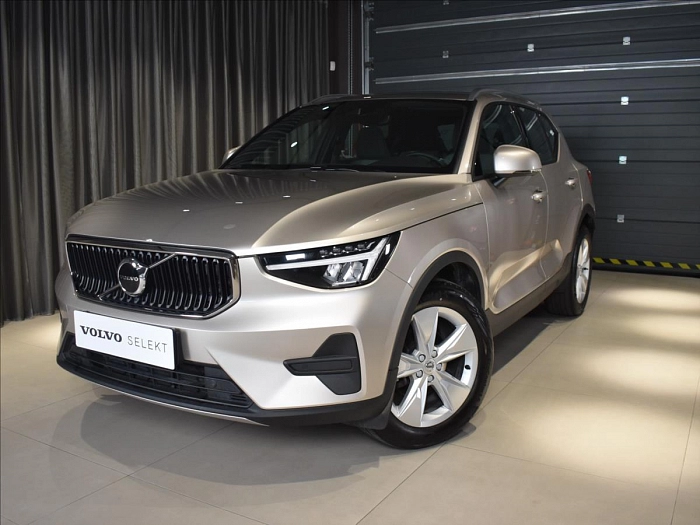 Volvo XC40 1,5 T2 CORE Bezklíč, Kamera 95 kW automat šedá