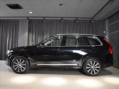 Volvo XC90 2,0 B5 AWD Plus Bright Tažné 173 kW automat černá