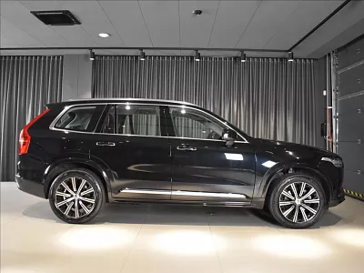 Volvo XC90 2,0 B5 AWD Plus Bright Tažné 173 kW automat černá