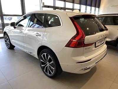 Volvo XC60 T6 RECHARGE PLUS PRIGHT T6 RECHARGE 186 kW automat Crystal White Pearl