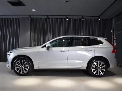 Volvo XC60 2,0 B4 FWD Core BLIS,bezklíč 145 kW automat šedá