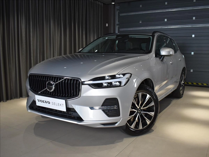 Volvo XC60 2,0 B4 FWD Core BLIS,bezklíč 145 kW automat šedá