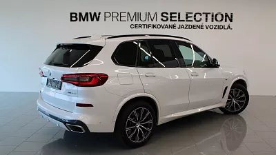 BMW X5 xDrive30d 195 kW automat Mineral White