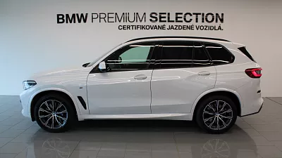 BMW X5 xDrive30d 195 kW automat Mineral White