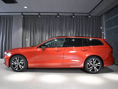 Volvo V60 Plus Dark B4 155 kW automat Fusion Red Metallic