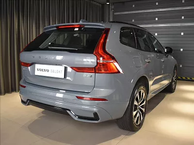 Volvo XC60 2,0 B4 AWD Plus Dark BLIS 145 kW automat šedá