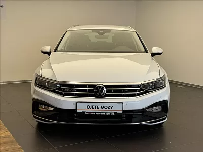 Volkswagen Passat 2,0 TDI 4MOT DSG R-Line 147 kW automat bílá