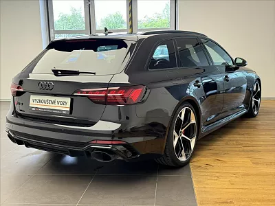 Audi RS 4 2,9 TFSI COMPETITION 331 kW automat černá