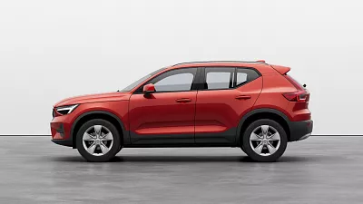 Volvo XC40 B3 FWD CORE B3 120 kW automat sytě stříbrná Silver Dawn met.