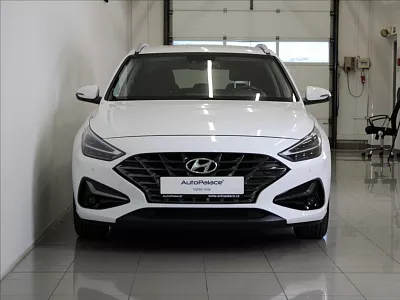 Hyundai i30 1,6 CRDi Smart KAM. 92tkm. 85 kW bílá