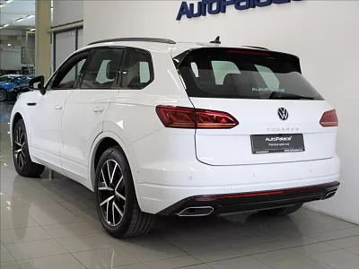 Volkswagen Touareg 3,0 TDi 210kW R-Line Vzduch ČR 210 kW automat bílá