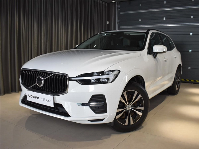 Volvo XC60 2,0 B4 AWD CORE  Bezklíč 145 kW automat bílá