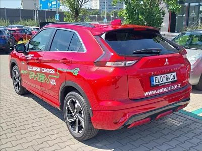 Mitsubishi Eclipse Cross 2.4 PHEV KAM TEMP  INSTYLE+ 138 kW automat červená metalíza