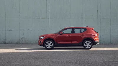 Volvo XC40 B3 FWD CORE B3 120 kW automat Vapour Gray