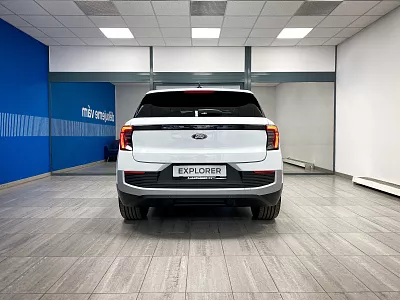 Ford Explorer EV Premium 77 kWh prodloužený dojezd RWD elektro 210 kW automat Frozen White