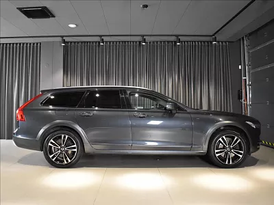 Volvo V90 2,0 D5 AWD PRO tažné,Ventilace 173 kW automat šedá