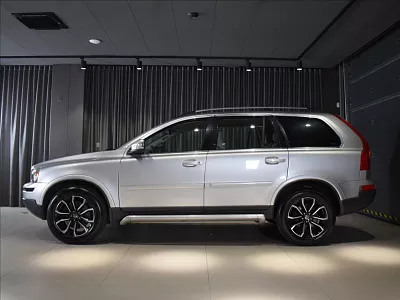 Volvo XC90 2,4 D5 Summum Tažné zařízení 136 kW stříbrná metalíza