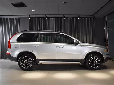 Volvo XC90 2,4 D5 Summum Tažné zařízení 136 kW stříbrná metalíza