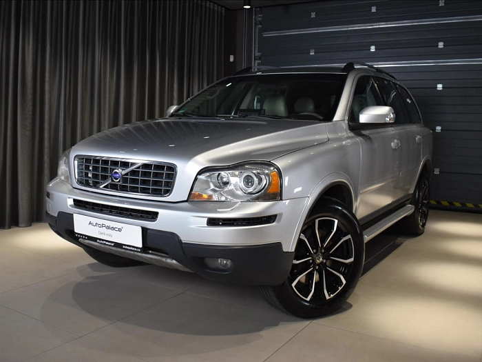 Volvo XC90 2,4 D5 Summum Tažné zařízení 136 kW stříbrná metalíza