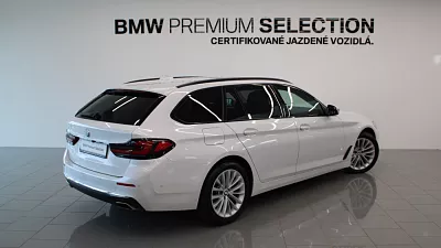 BMW 530d xDrive Touring 210 kW automat Mineral White