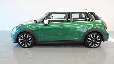 MINI MINI Cooper 5-dverové 100 kW automat British Racing green iv metallic