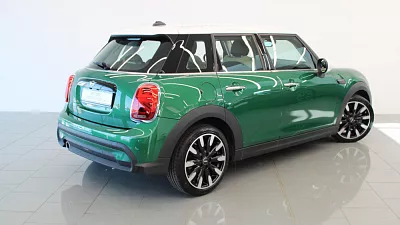 MINI MINI Cooper 5-dverové 100 kW automat British Racing green iv metallic