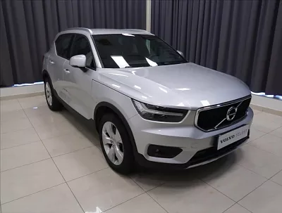 Volvo XC40 2,0 D4 AWD AUT Momentum 140 kW automat šedá